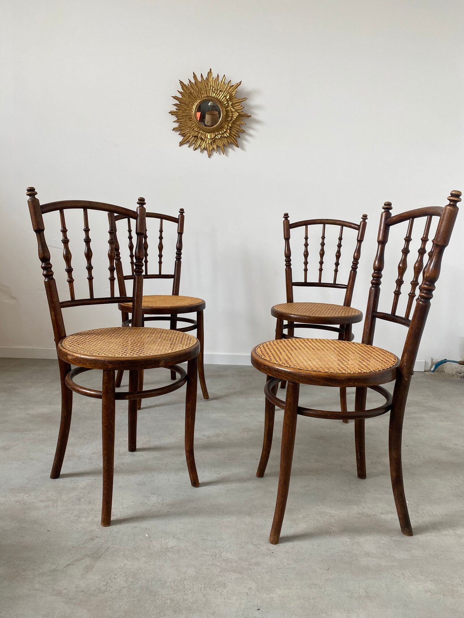 4 anciennes chaises de bistrot début 19 eme Josef Hoffmann bois cannage