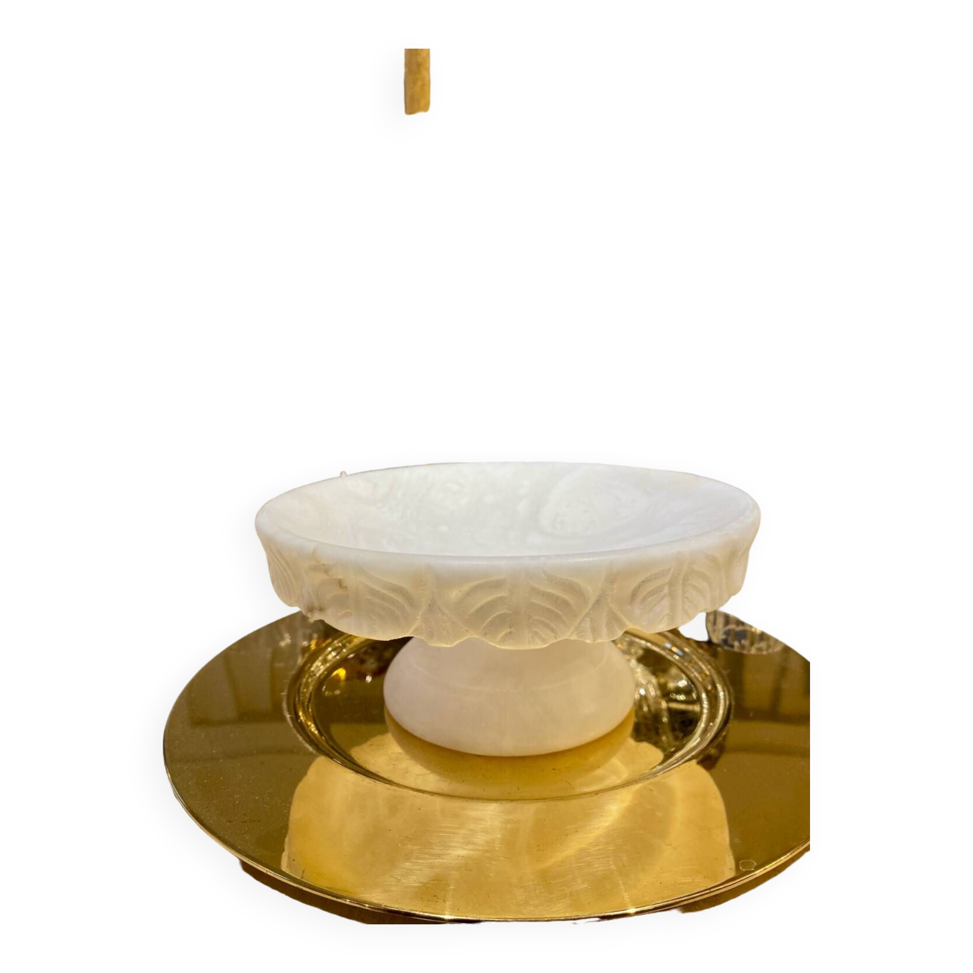 Fruit bowl or empty pocket in carved alabaster