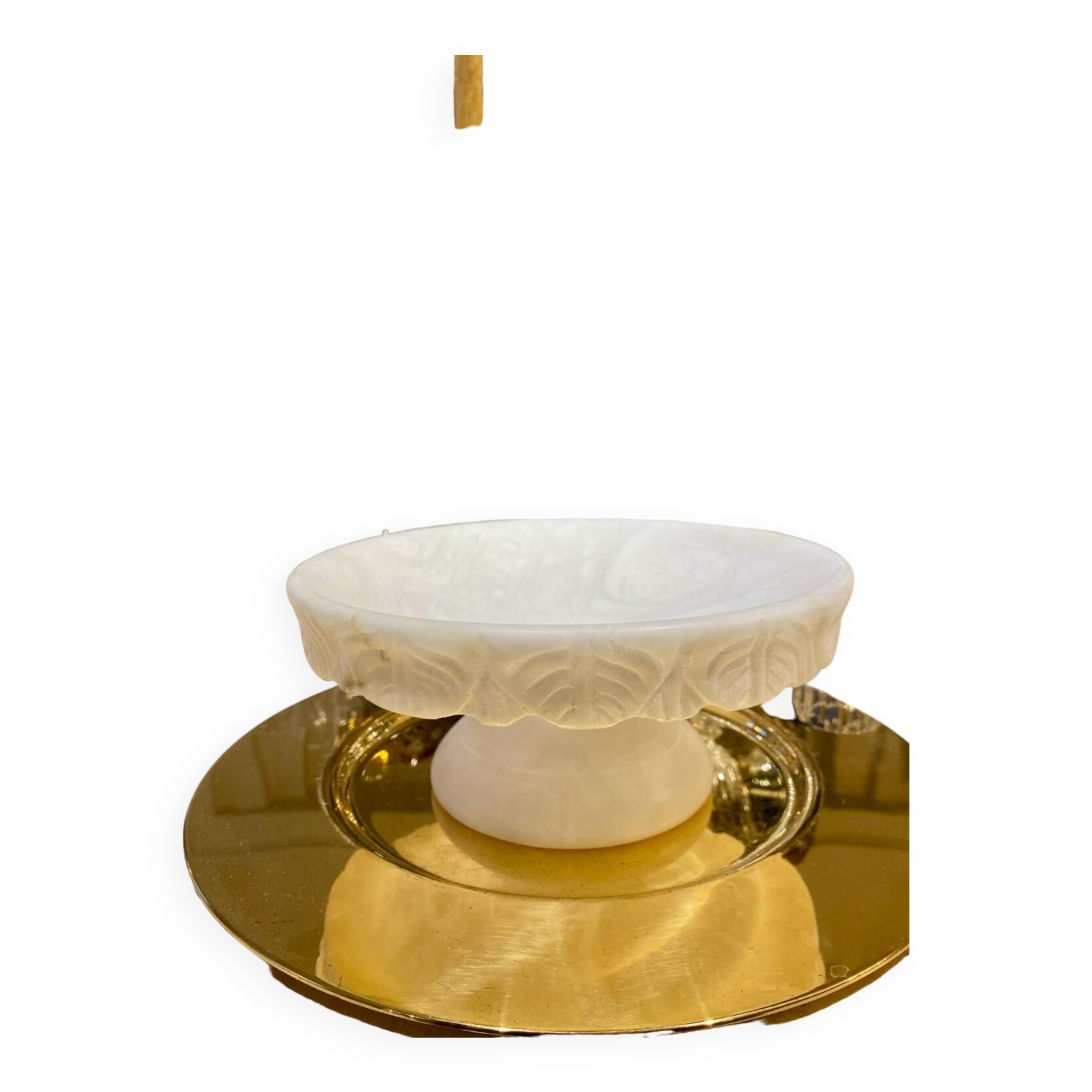 Fruit bowl or empty pocket in carved alabaster
