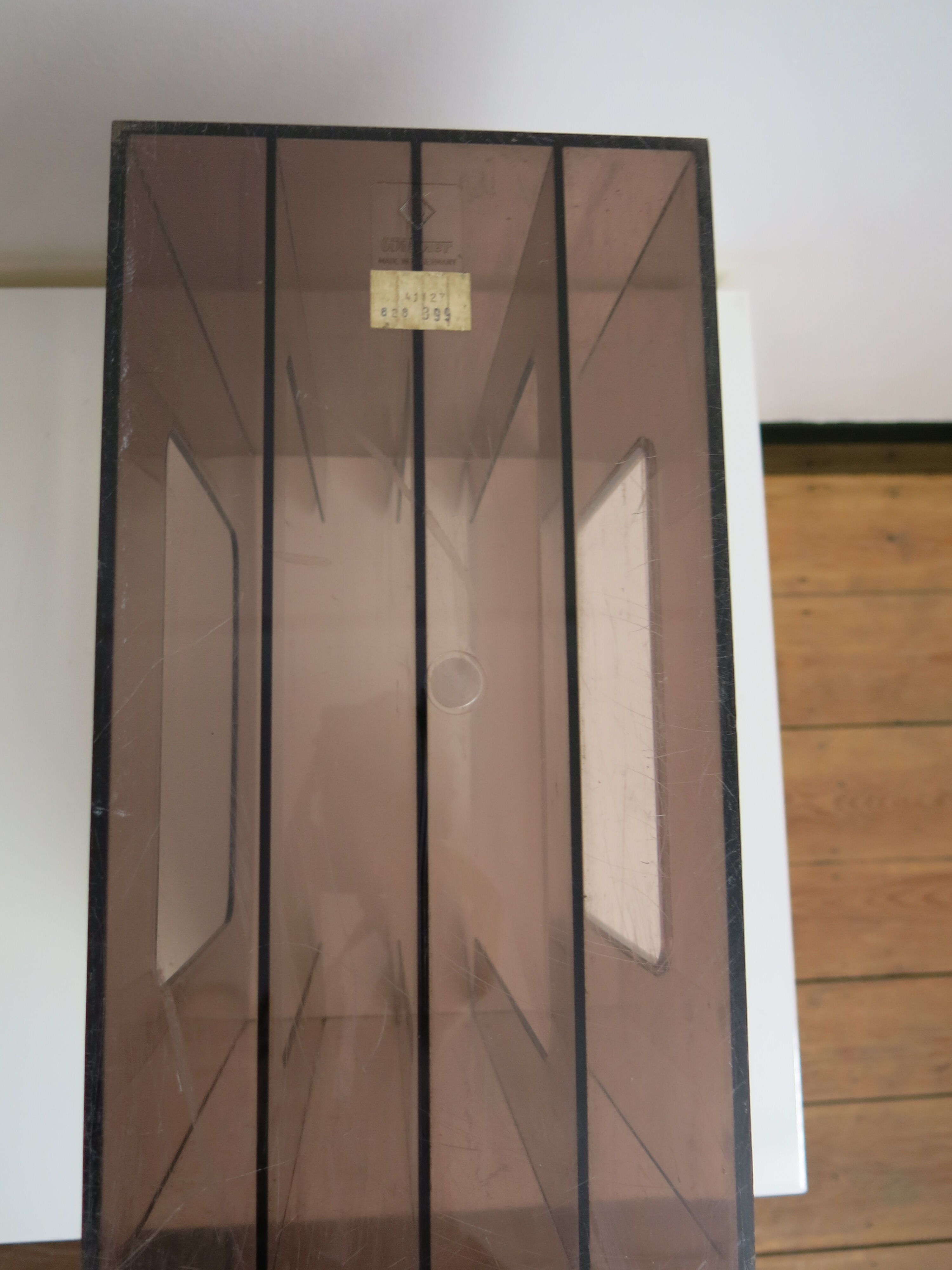 Vinyl holder in smoked plexi