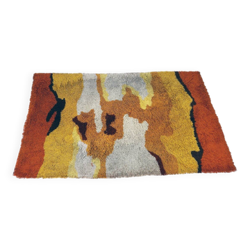 1960s Italian living room rug in burnt orange and beige.