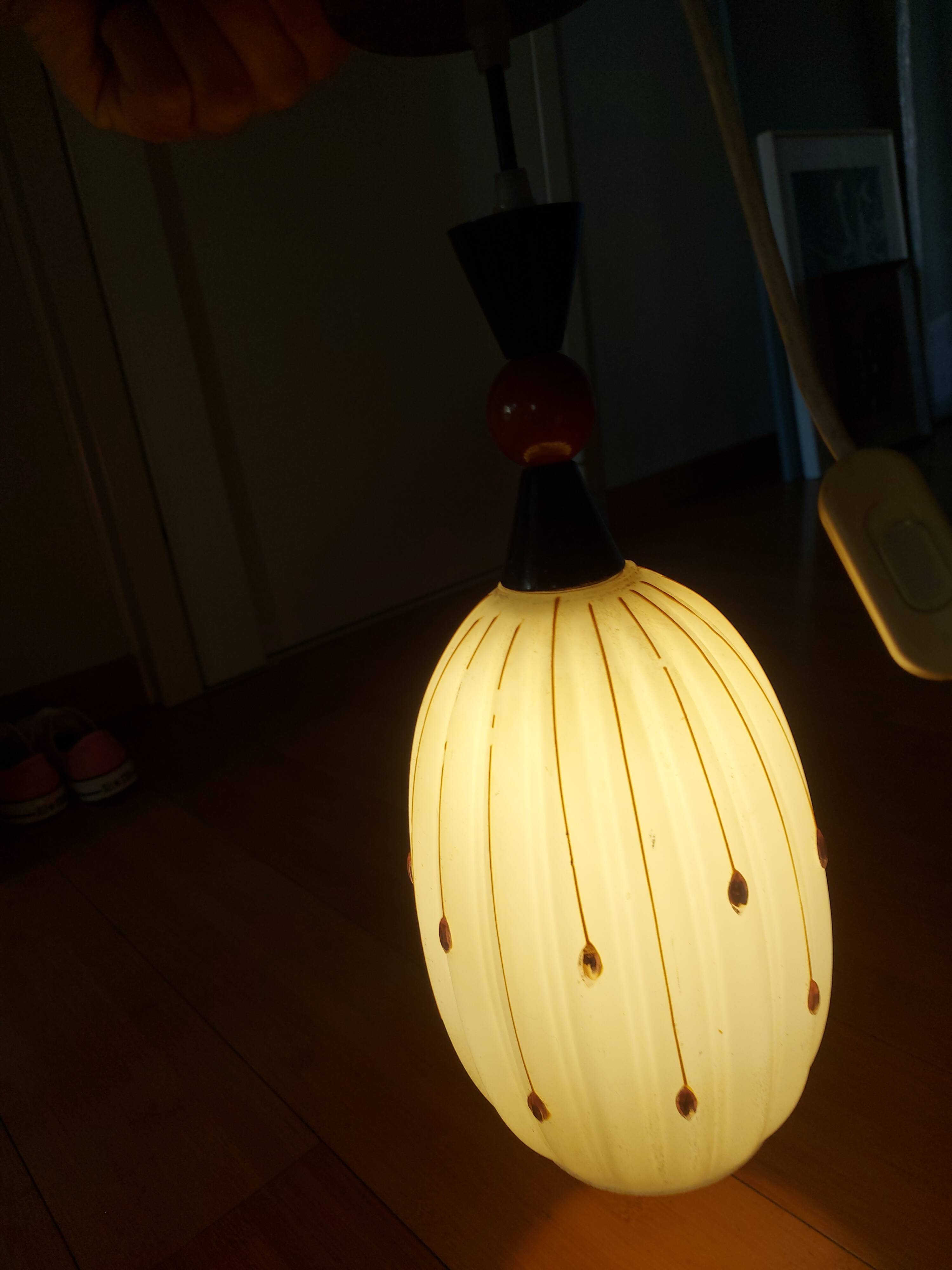 Opaline suspension
