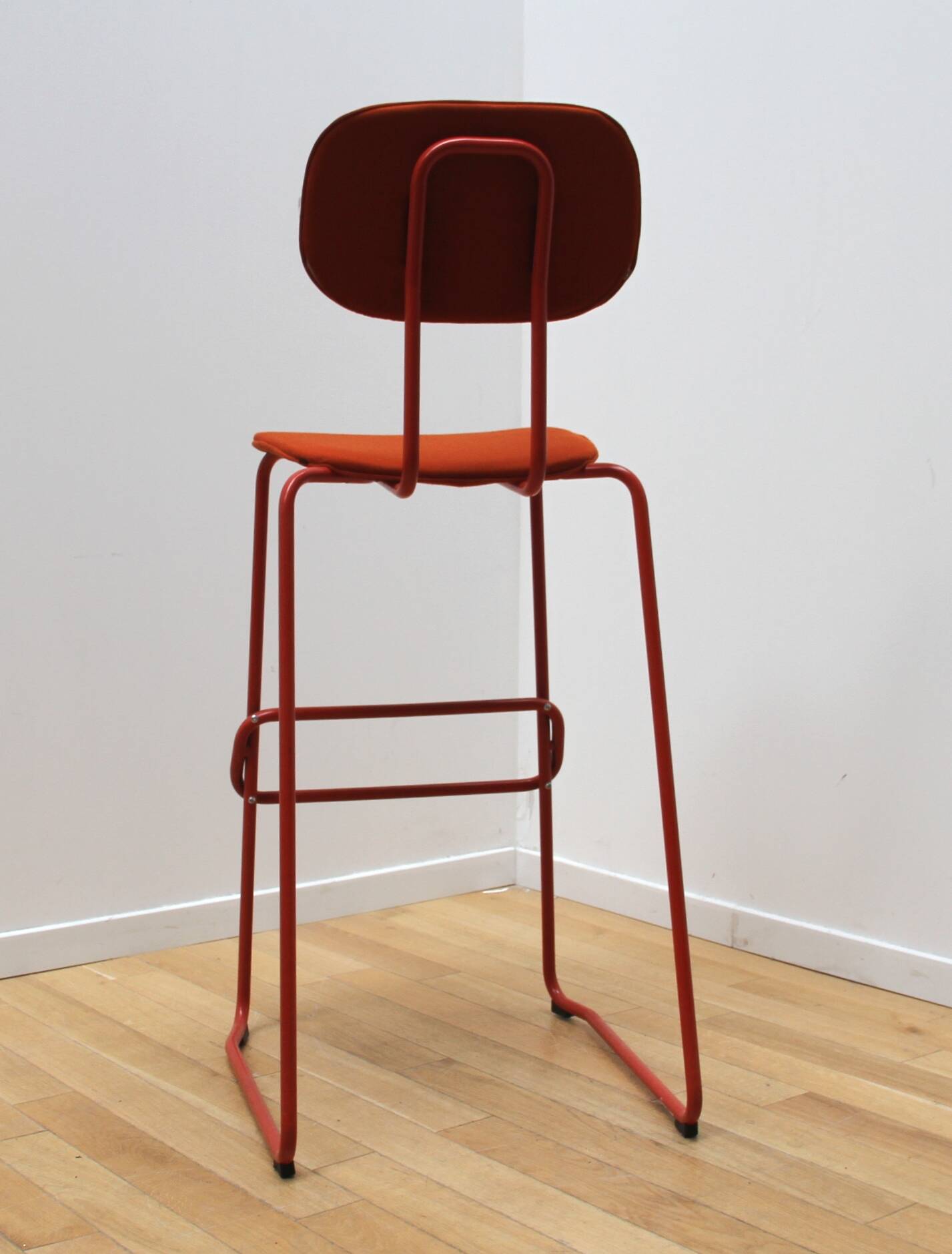New School Bar Stool, MDD