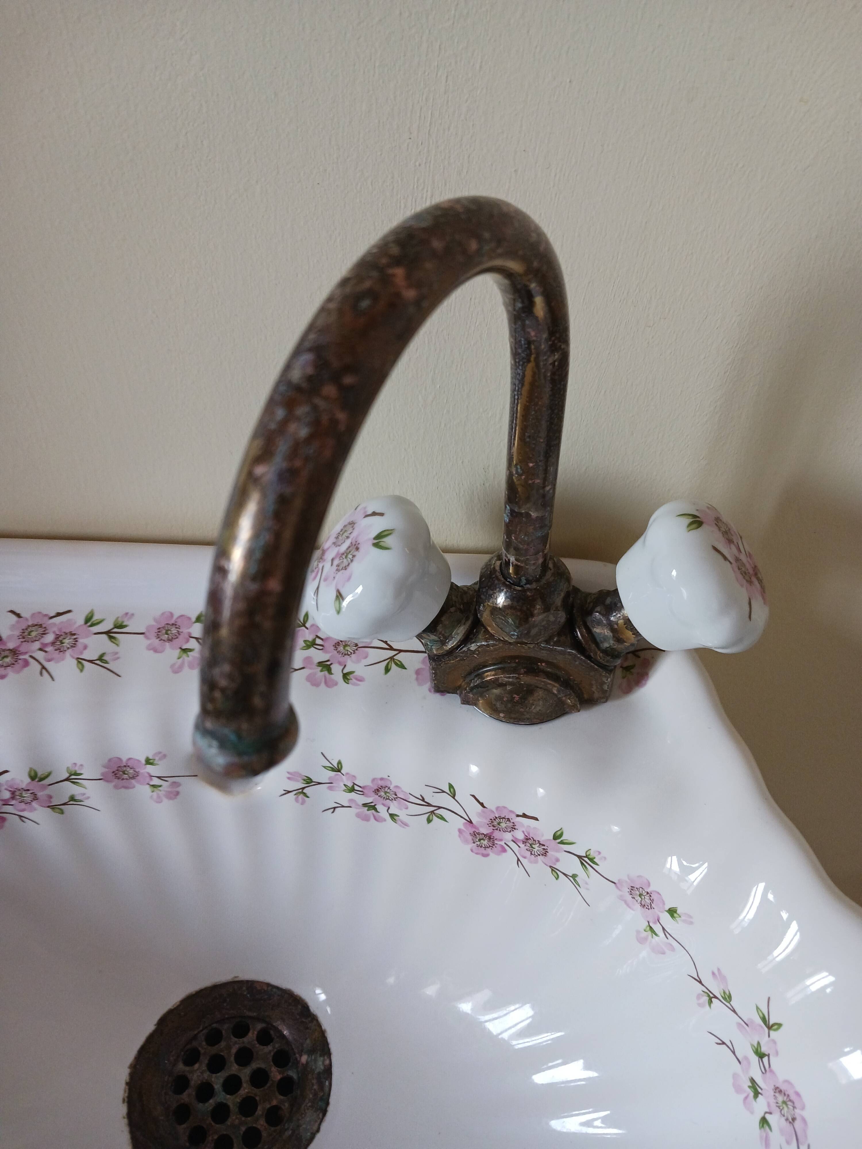 Antique French porcelain washbasin