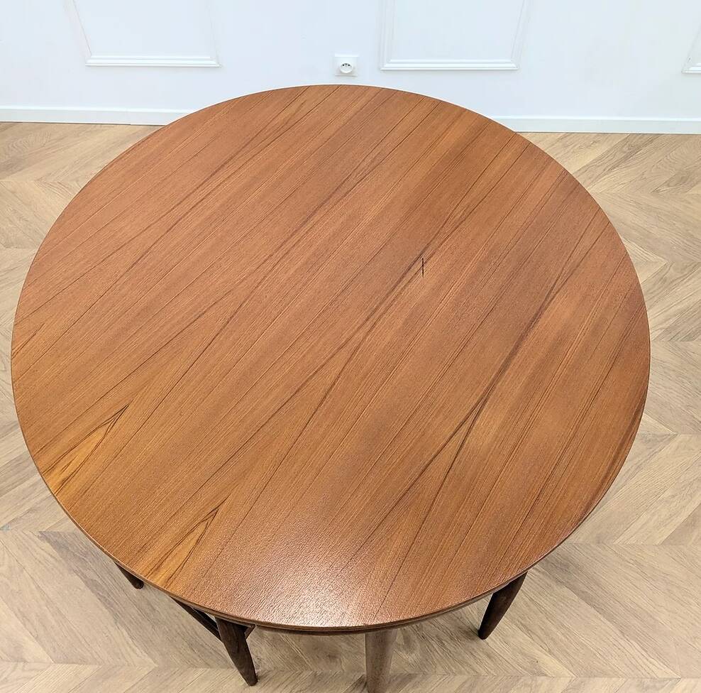 Roundette table and chairs by Hans Olsen