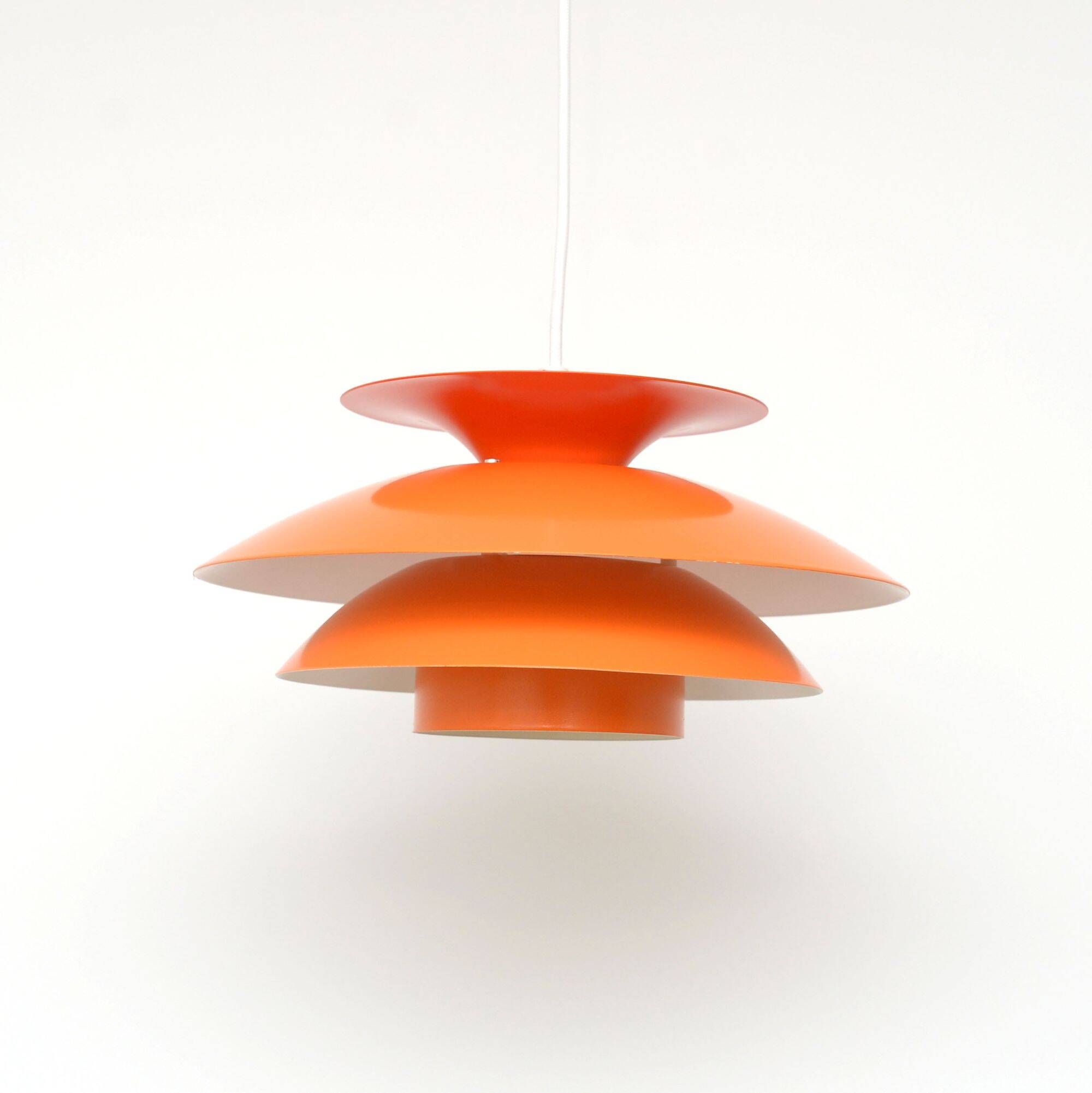 Suspension scandinave blanche, années 1970