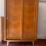 Penderie vintage pieds compas