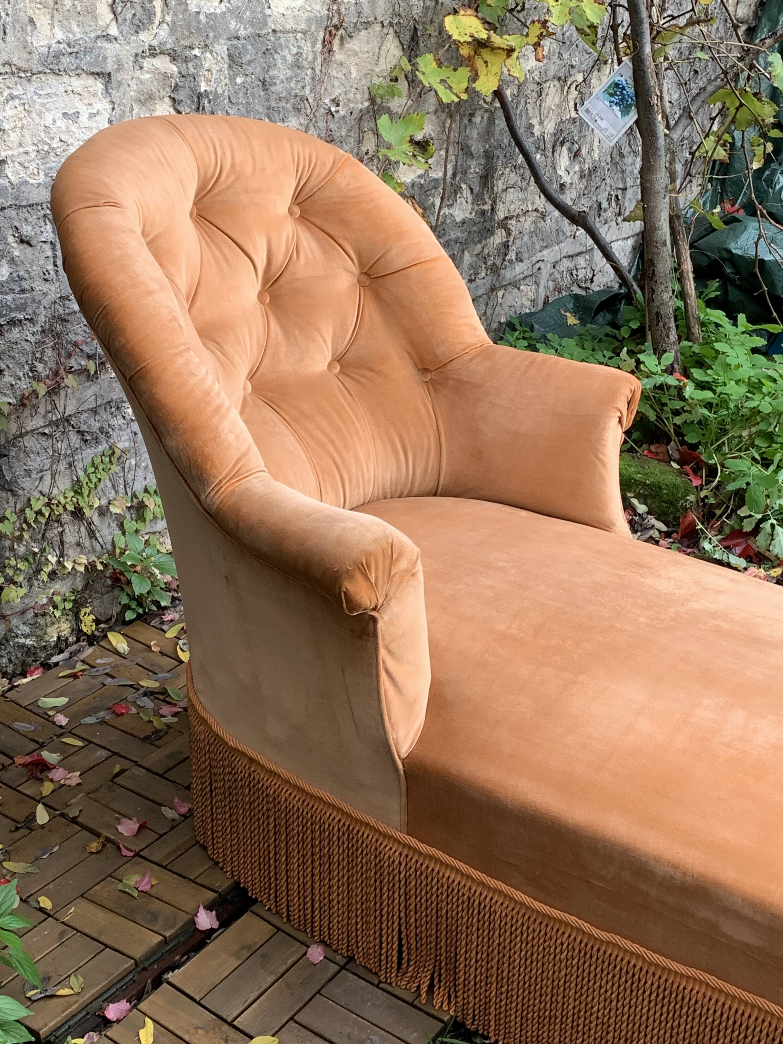 Napoleon III toad daybed in padded velvet 1950