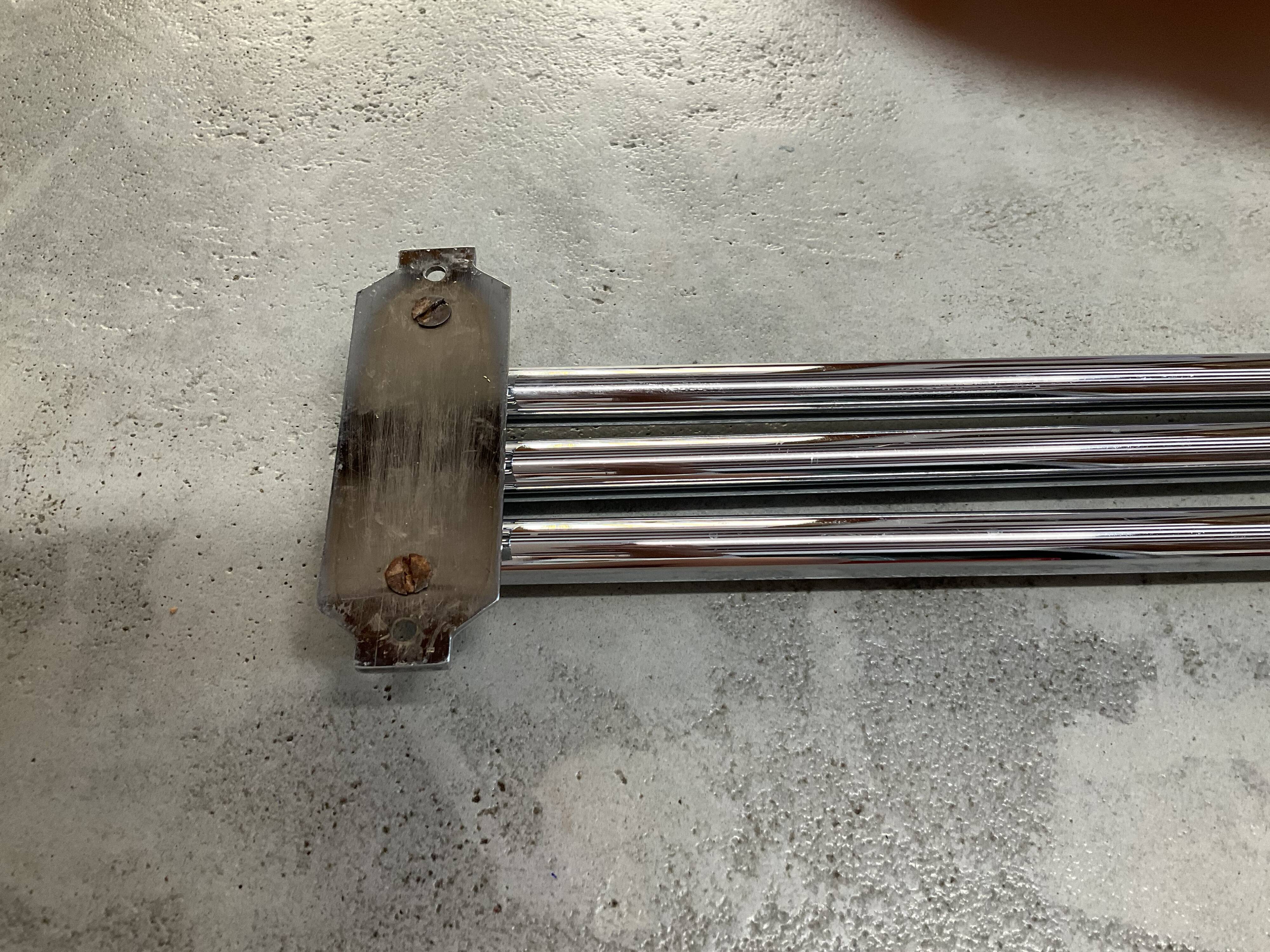 Wall-mounted towel rack chrome 3 arms