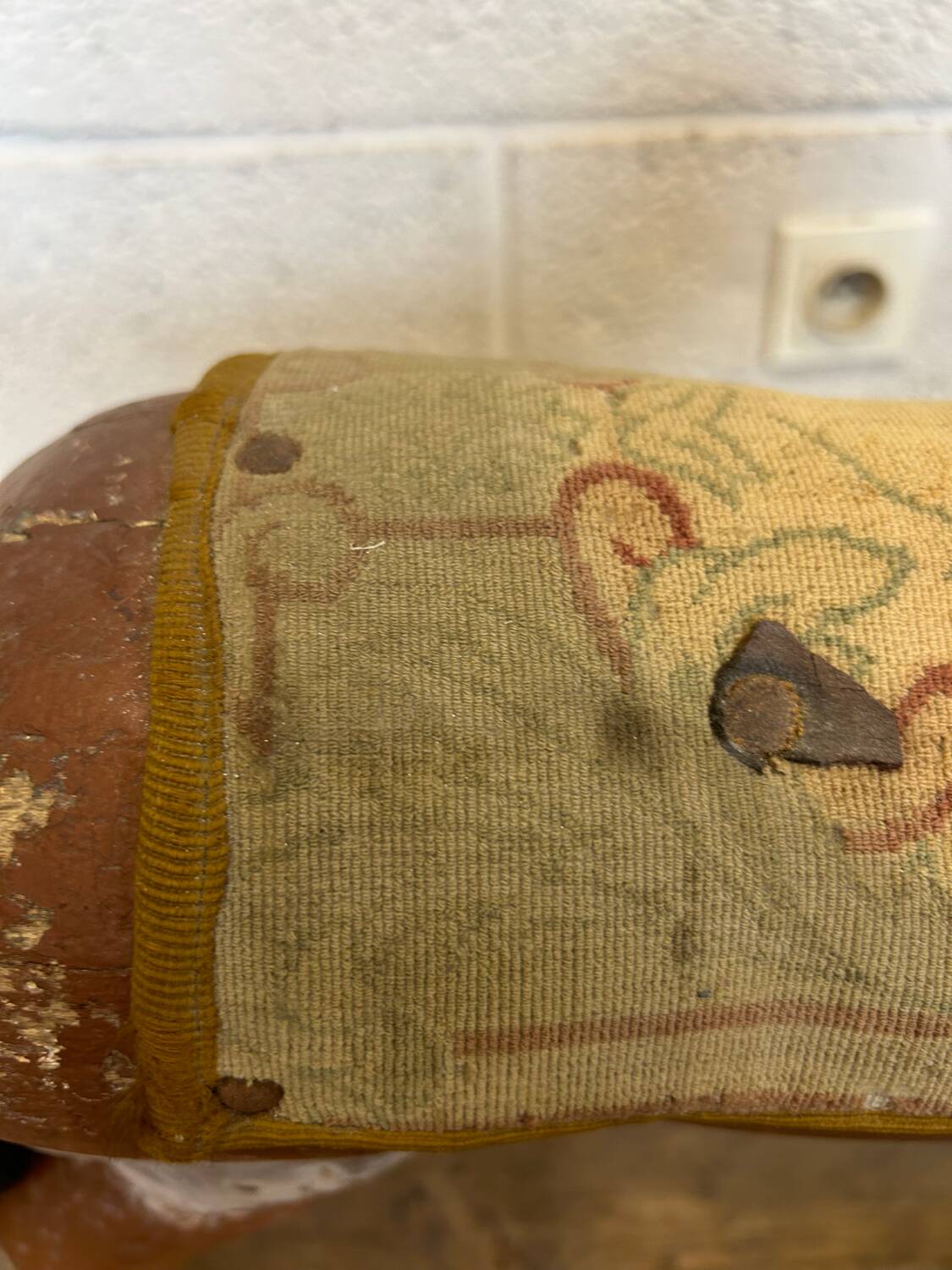 Very old pulling horse popular art