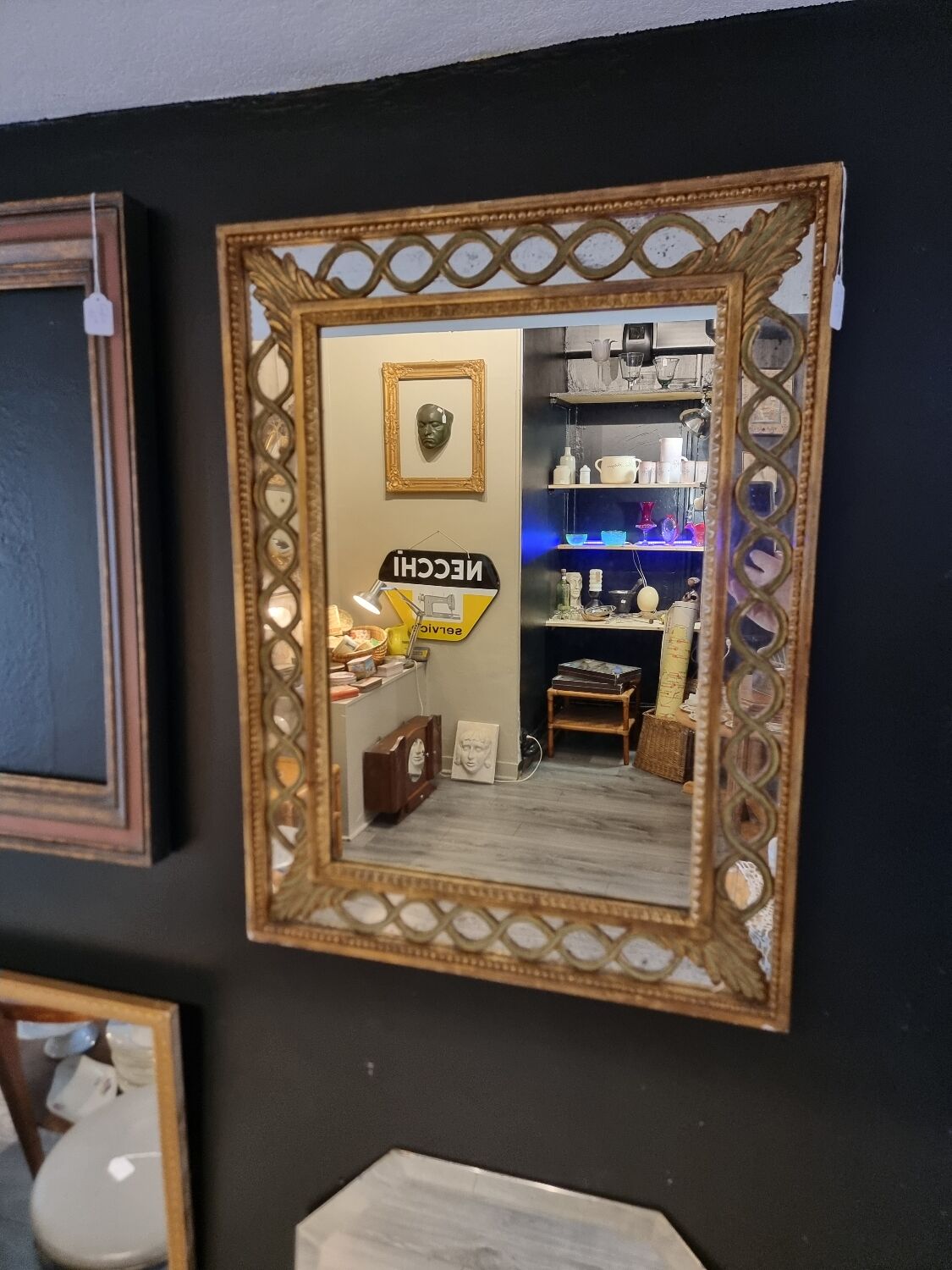 Mirror with parecloses