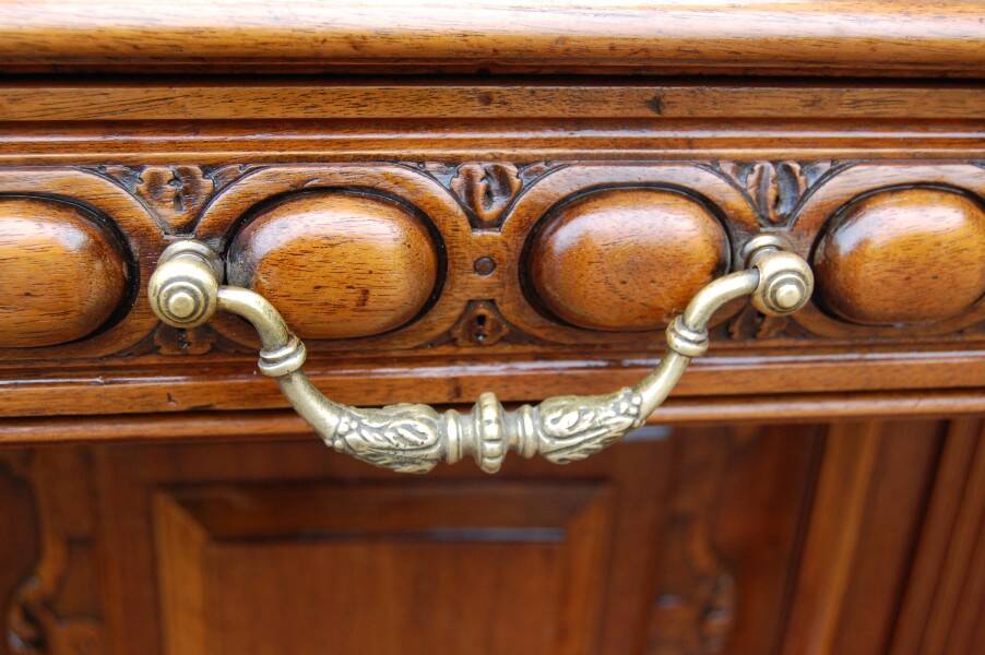 Napoleon III wardrobe in walnut from the late 19th century.