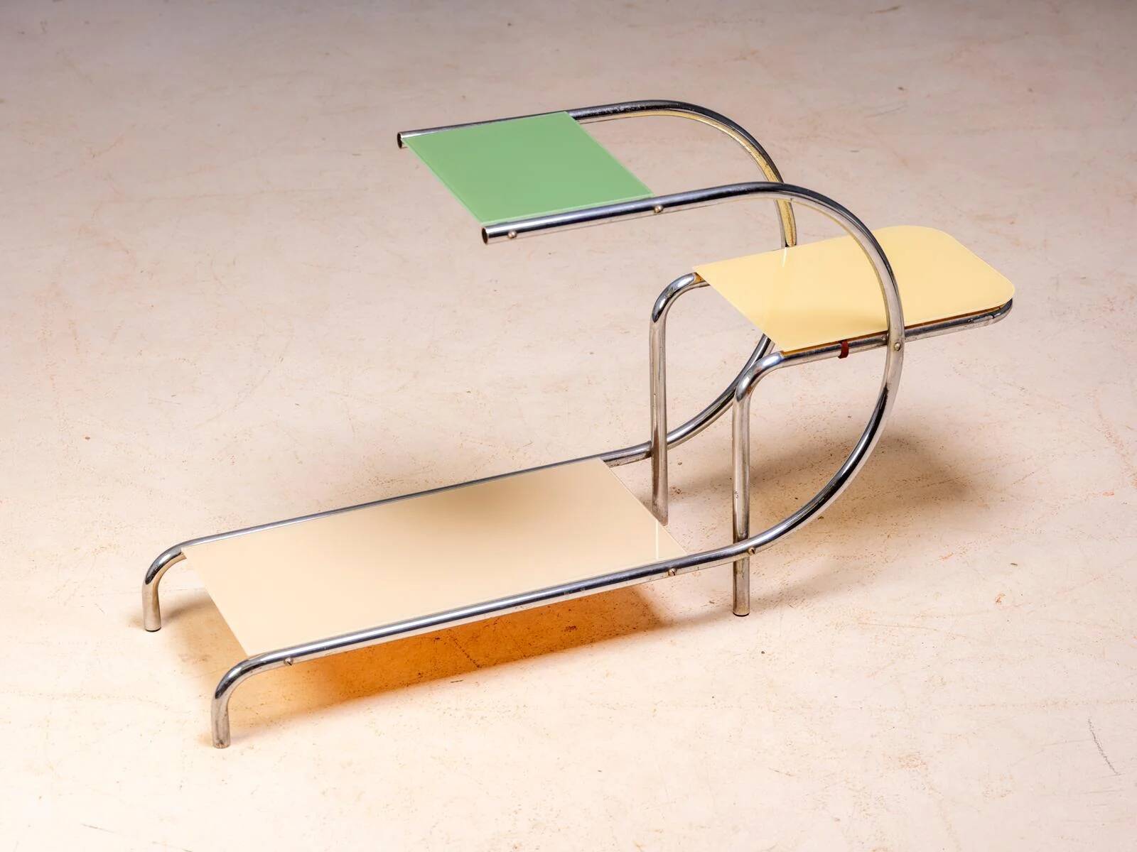 Stand de fleurs vintage par Emile Guyot, acier chromé Bauhaus avec verre coloré, milieu du 20e siècle, Tchécoslovaquie, 79 × 30 x 105 cm