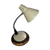Articulated desk lamp