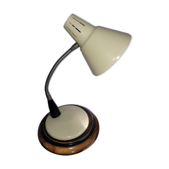 Articulated desk lamp