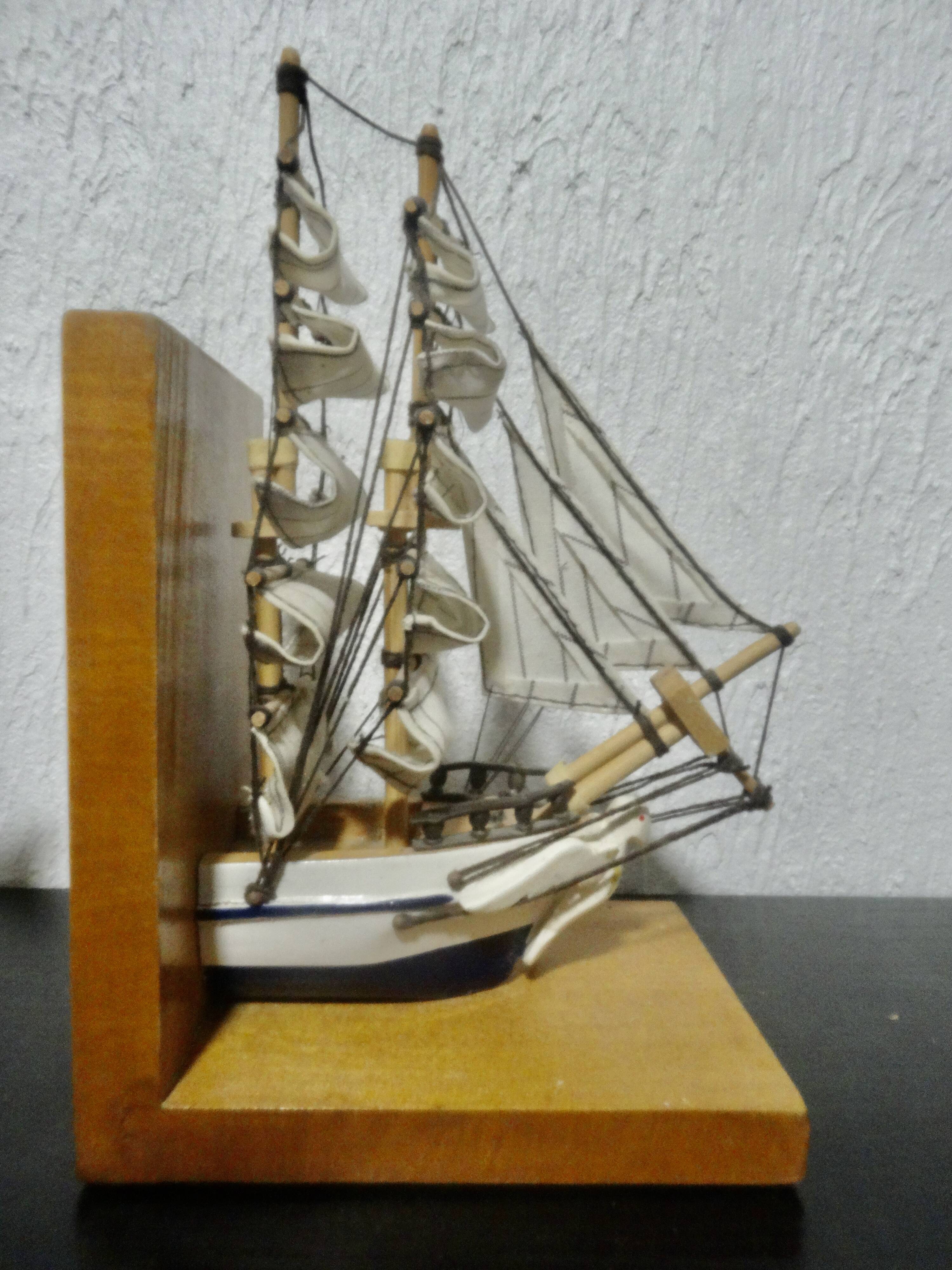 Serre-livres bateaux