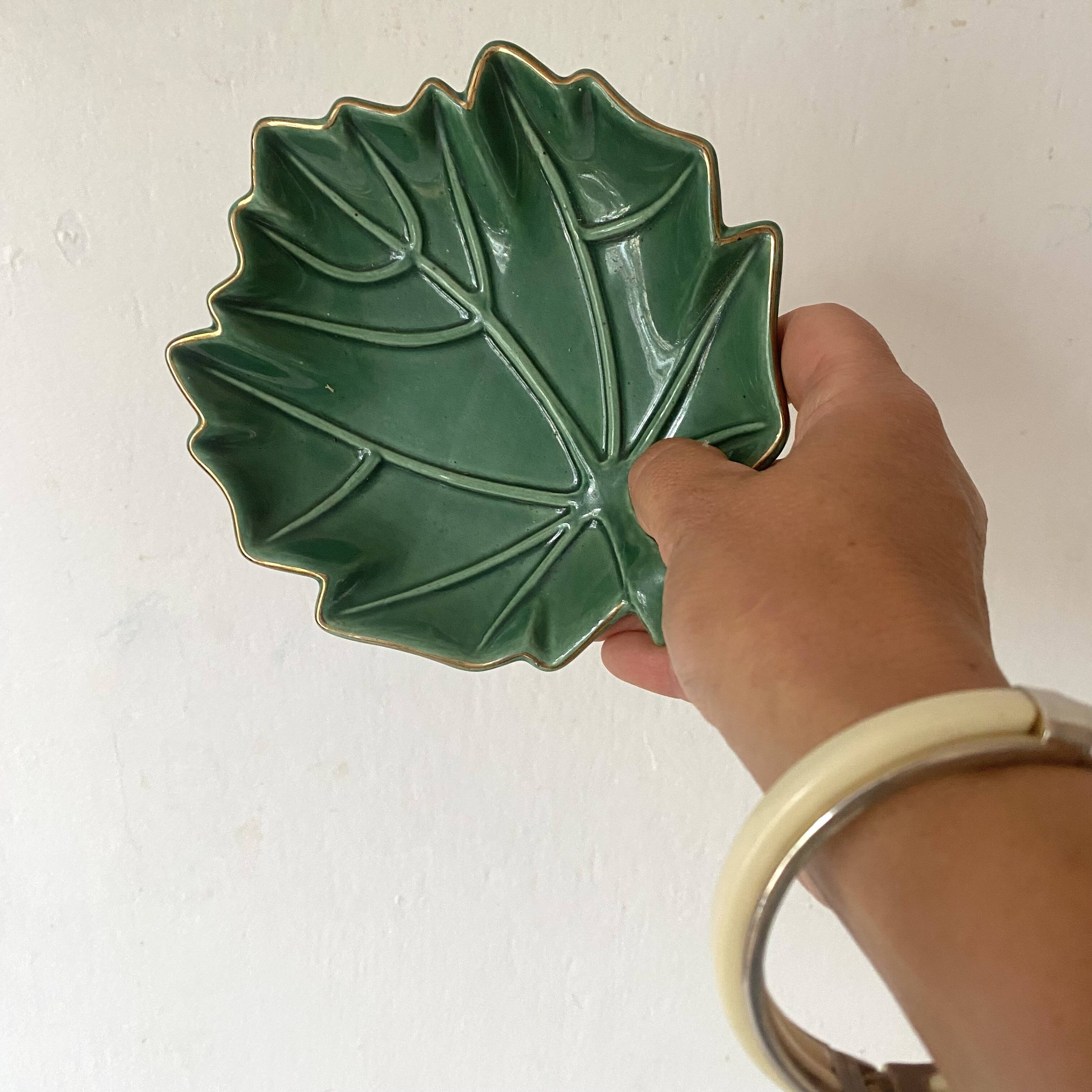 Beurrier en barbotine feuille et son couteau