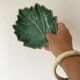 Beurrier en barbotine feuille et son couteau