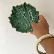 Beurrier en barbotine feuille et son couteau