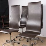 Set of 4 office chairs, leather and aluminum, Oxford/Arne Jacobsen model.