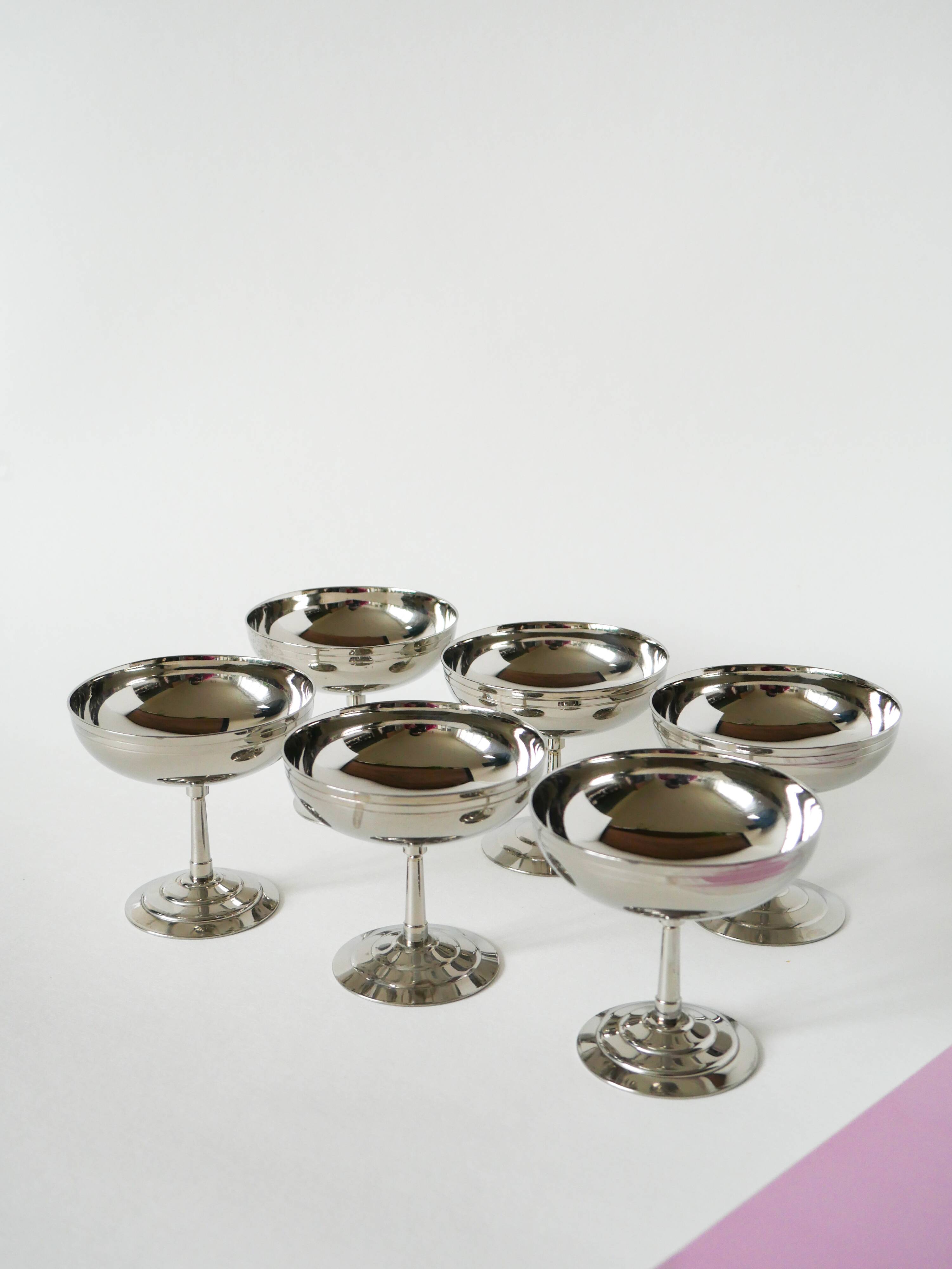 Set of 6 stainless steel bowls with fine feet, Design, 1970