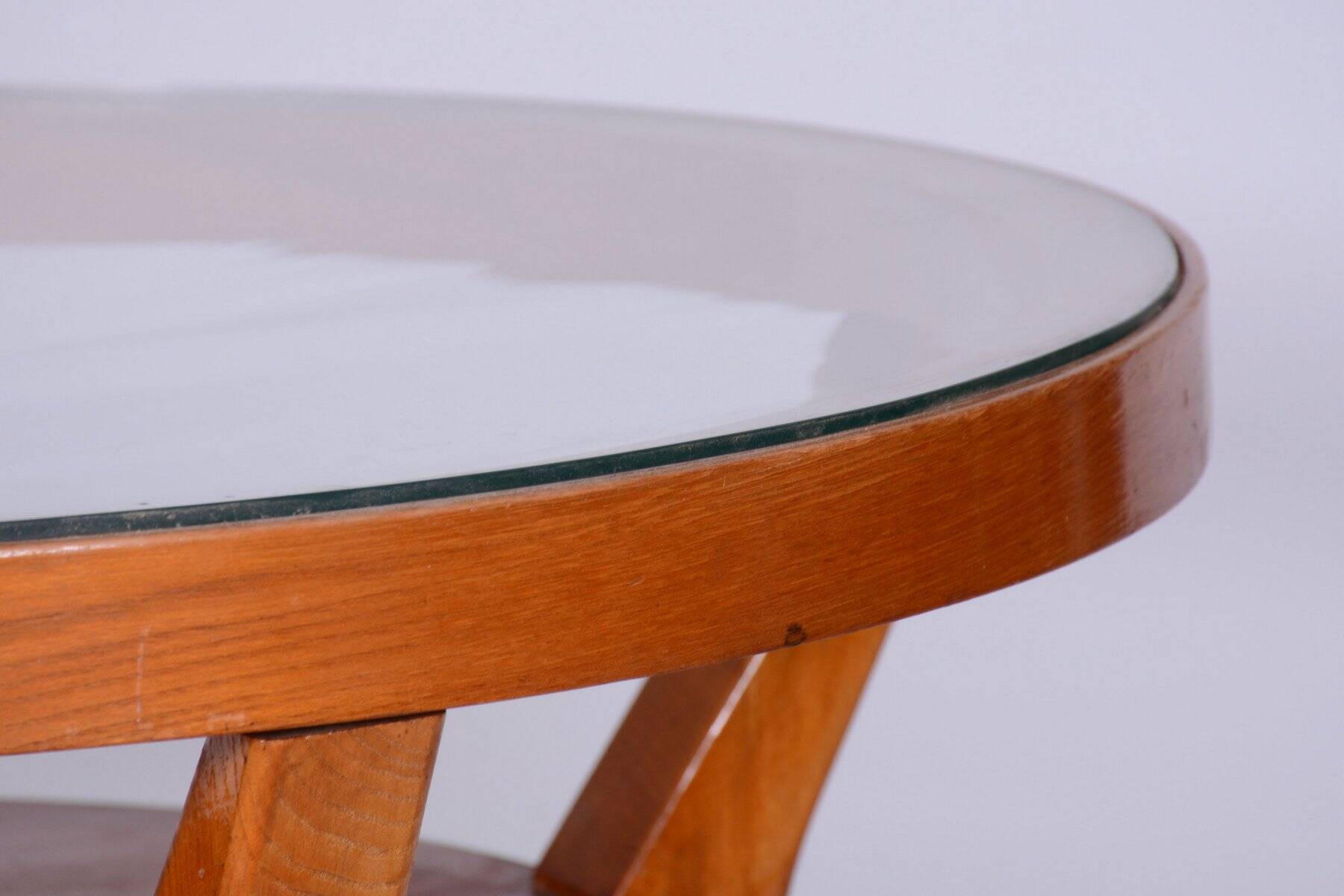 Table basse du milieu du siècle en chêne et verre, tchèque, années 1950.