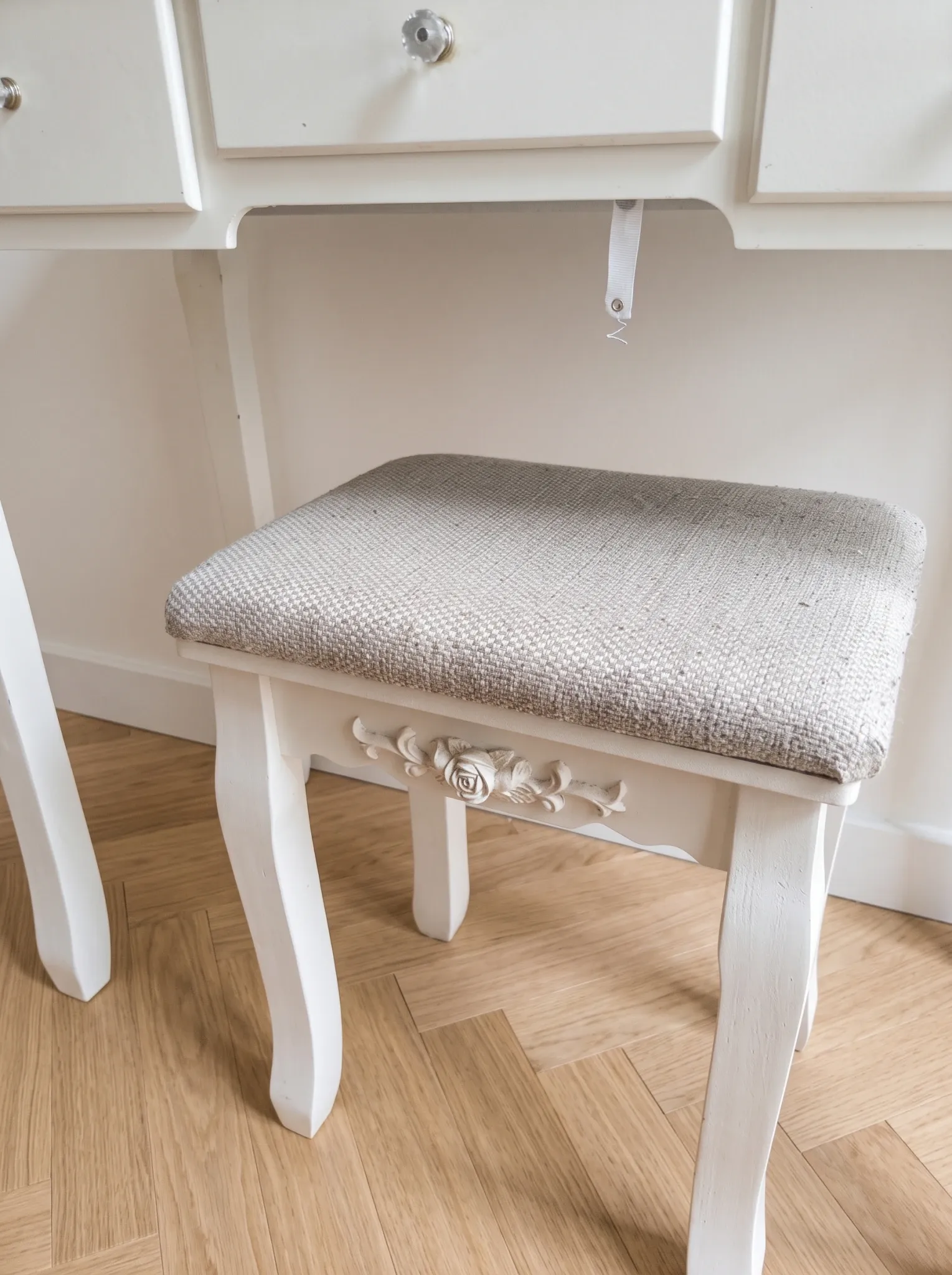 Coiffeuse vintage blanche avec tabouret et miroir