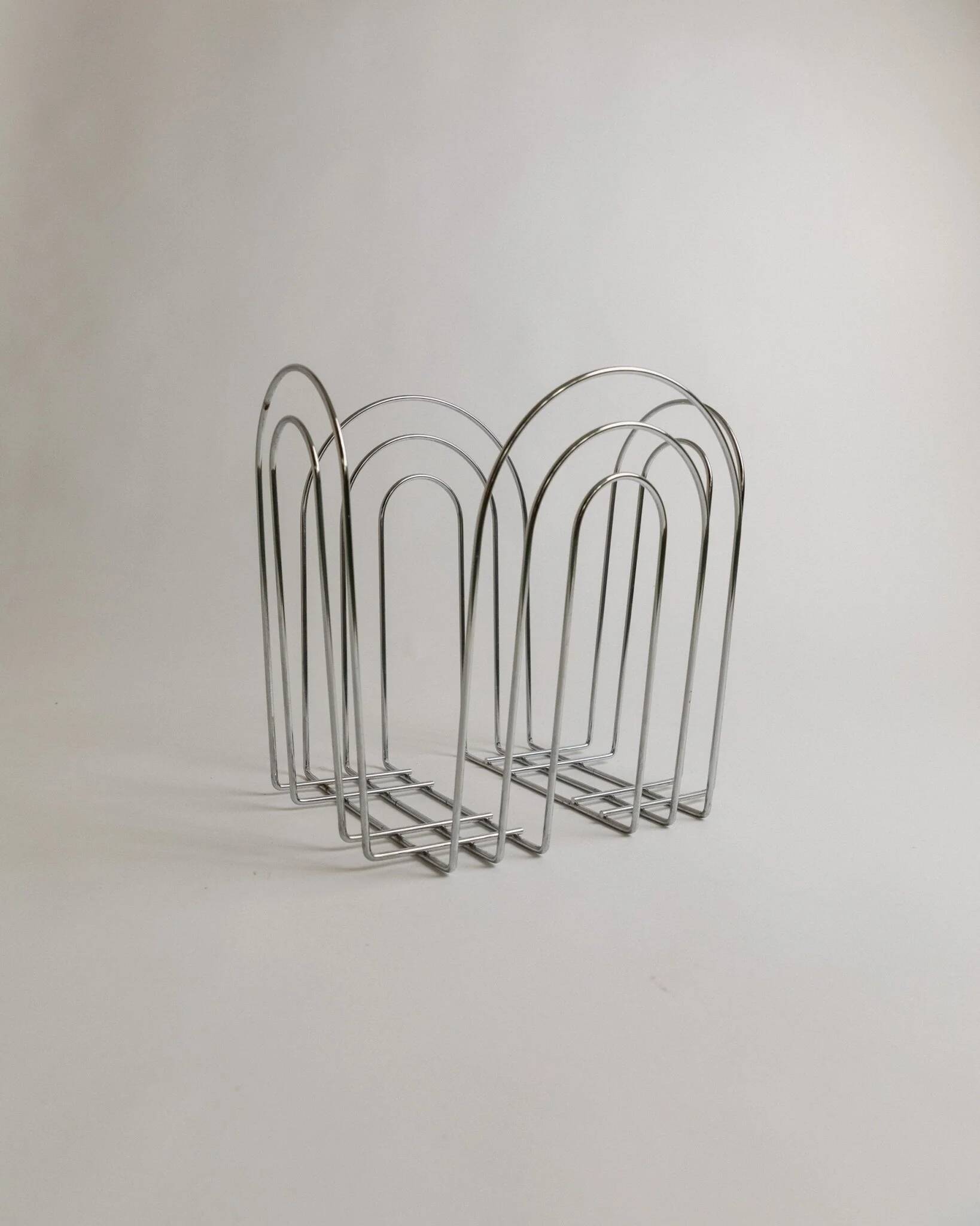 Vintage chrome-plated metal basket in Space Age 1980s design – silver storage for magazines, throws, 37x42x34 cm