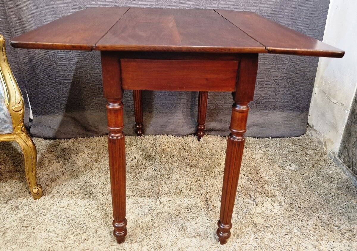 Table d'appoint en acajou