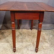 Table d'appoint en acajou