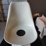 Saarinen swivel chairs by Eero Saarinen