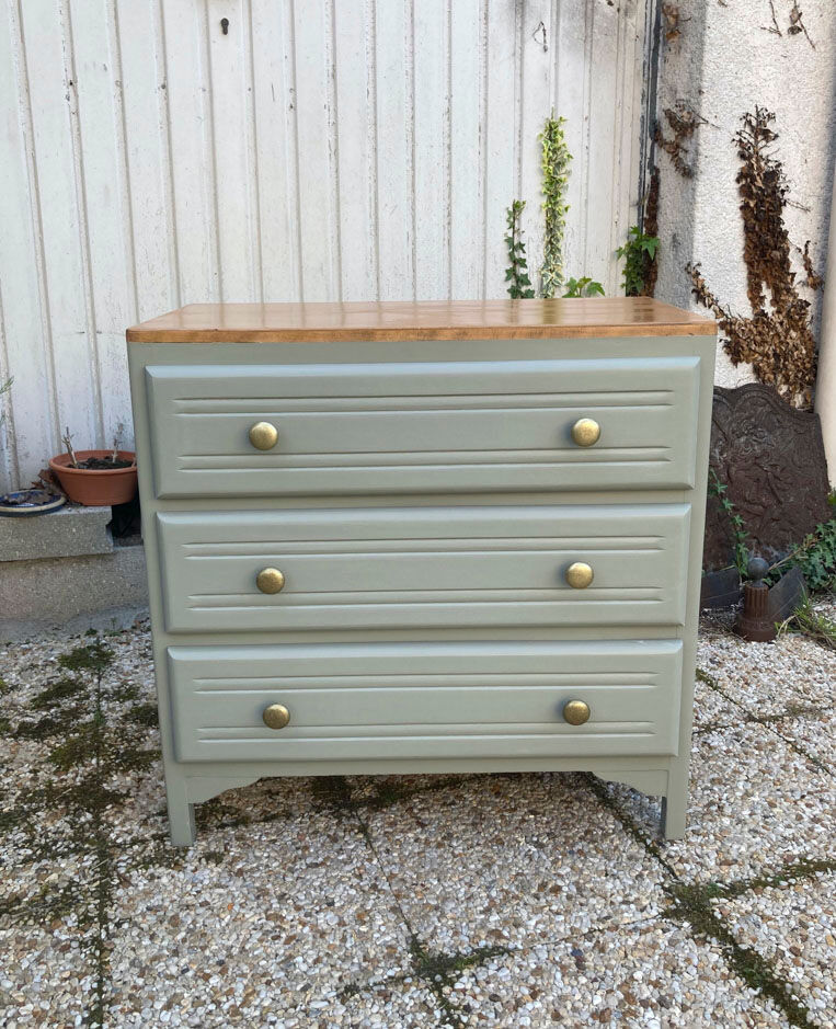Vintage antique chest of drawers