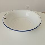 Old enameled sheet metal basin