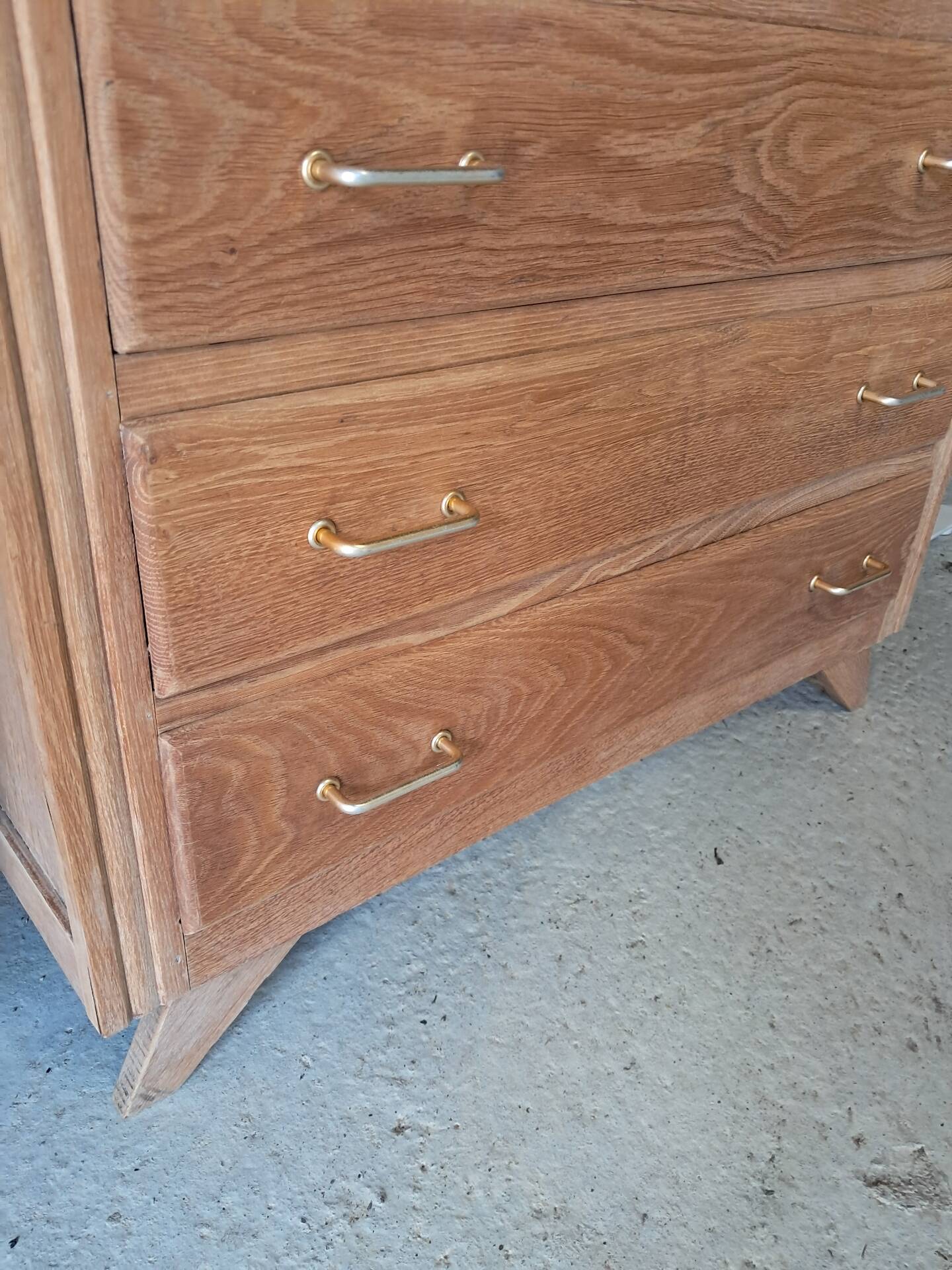 Chest of drawers
