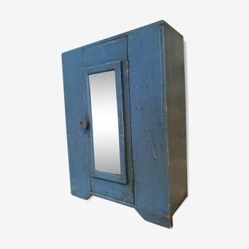 Ancienne armoire en bois de toilette bleue