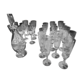 Service verres et carafe cristal de Daum série Ovedelia