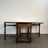 18th-century oak Gateleg drop-leaf dining table