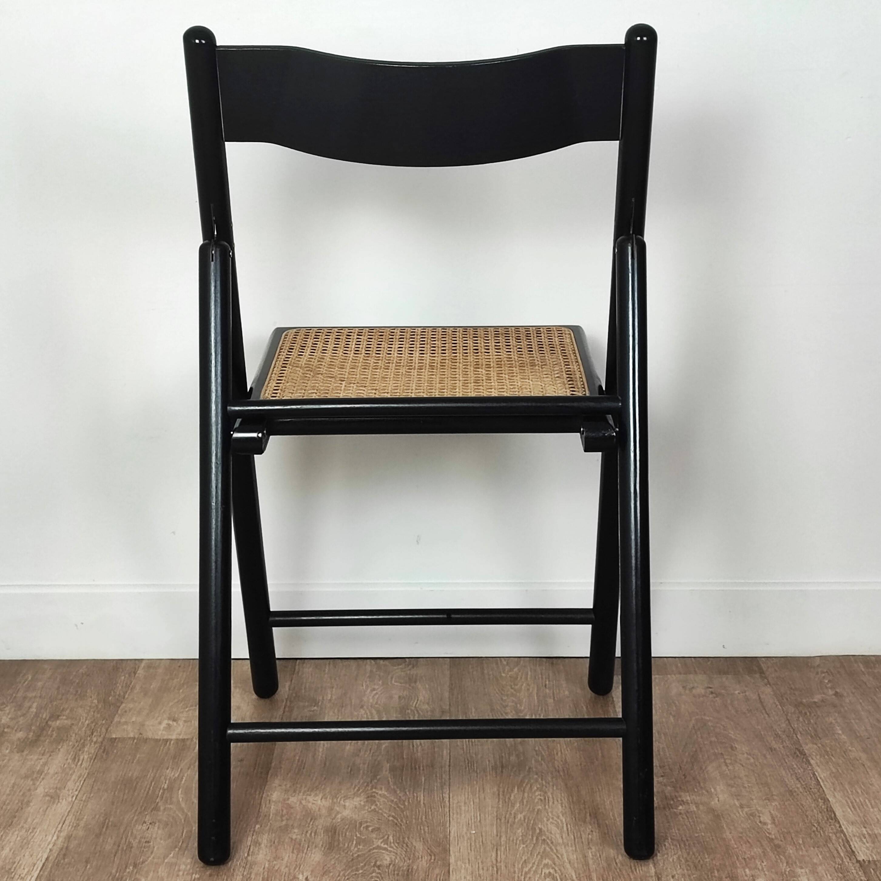 Chaises pliantes en bois et rotin
