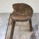 Tabouret de traite pieds tripodes bois foncé vintage