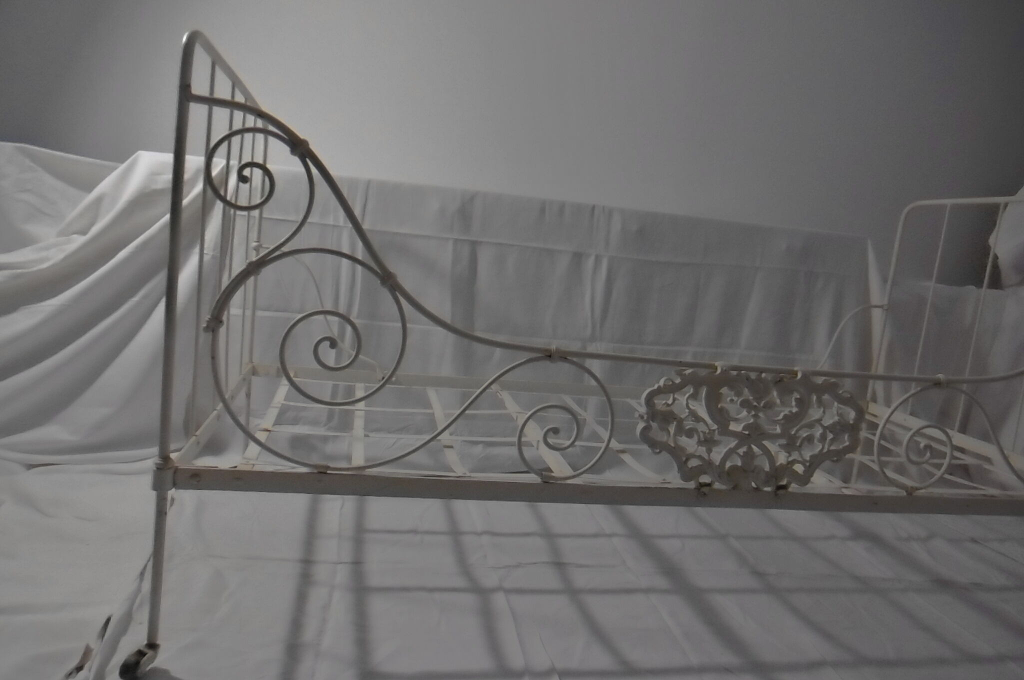 Forged iron bed