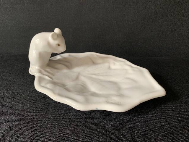 Mouse figurine plate in white enameled ceramic, signed