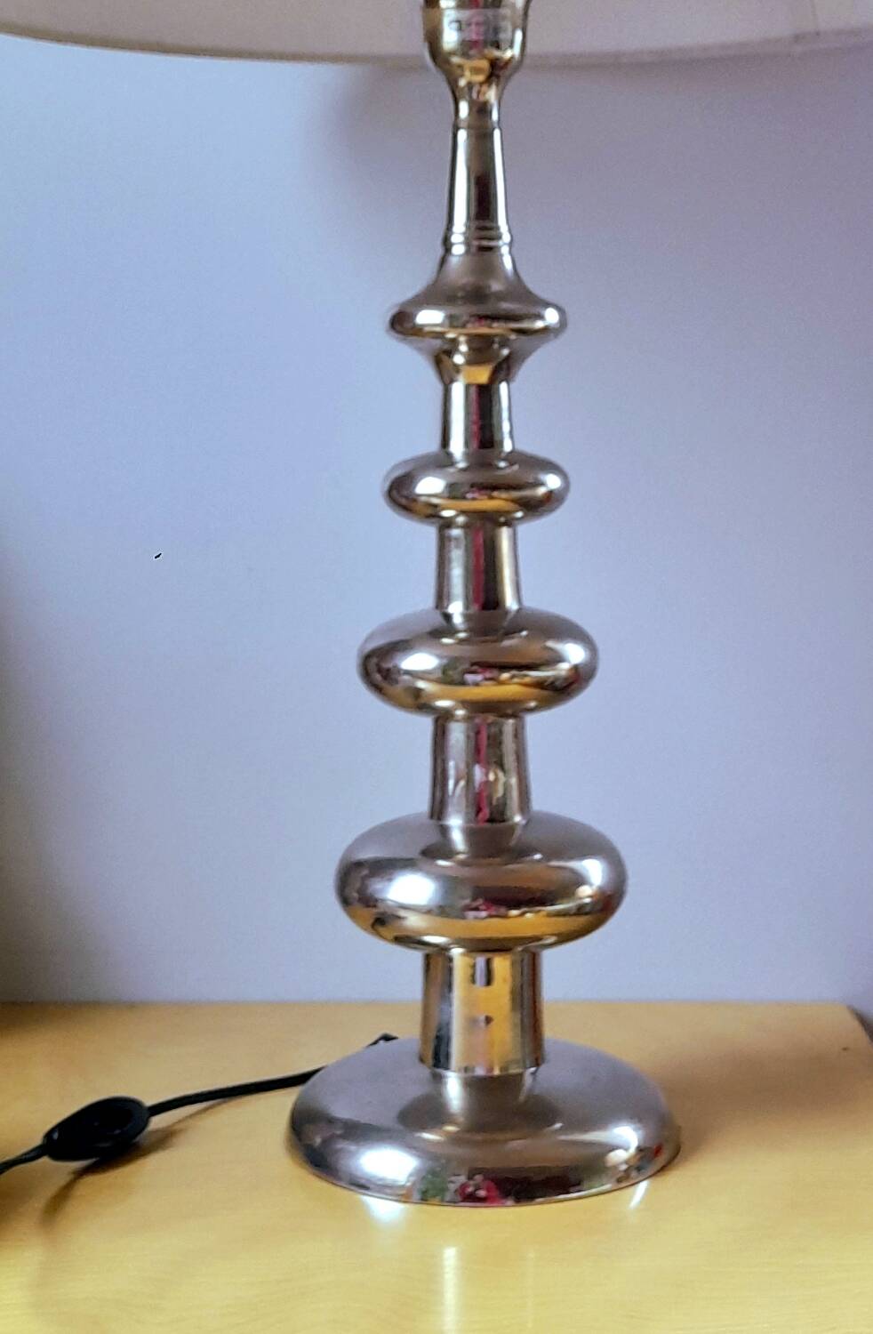 Space age lamp in chrome metal from the 1970s.