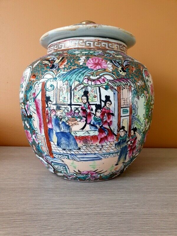 Canton porcelain pot