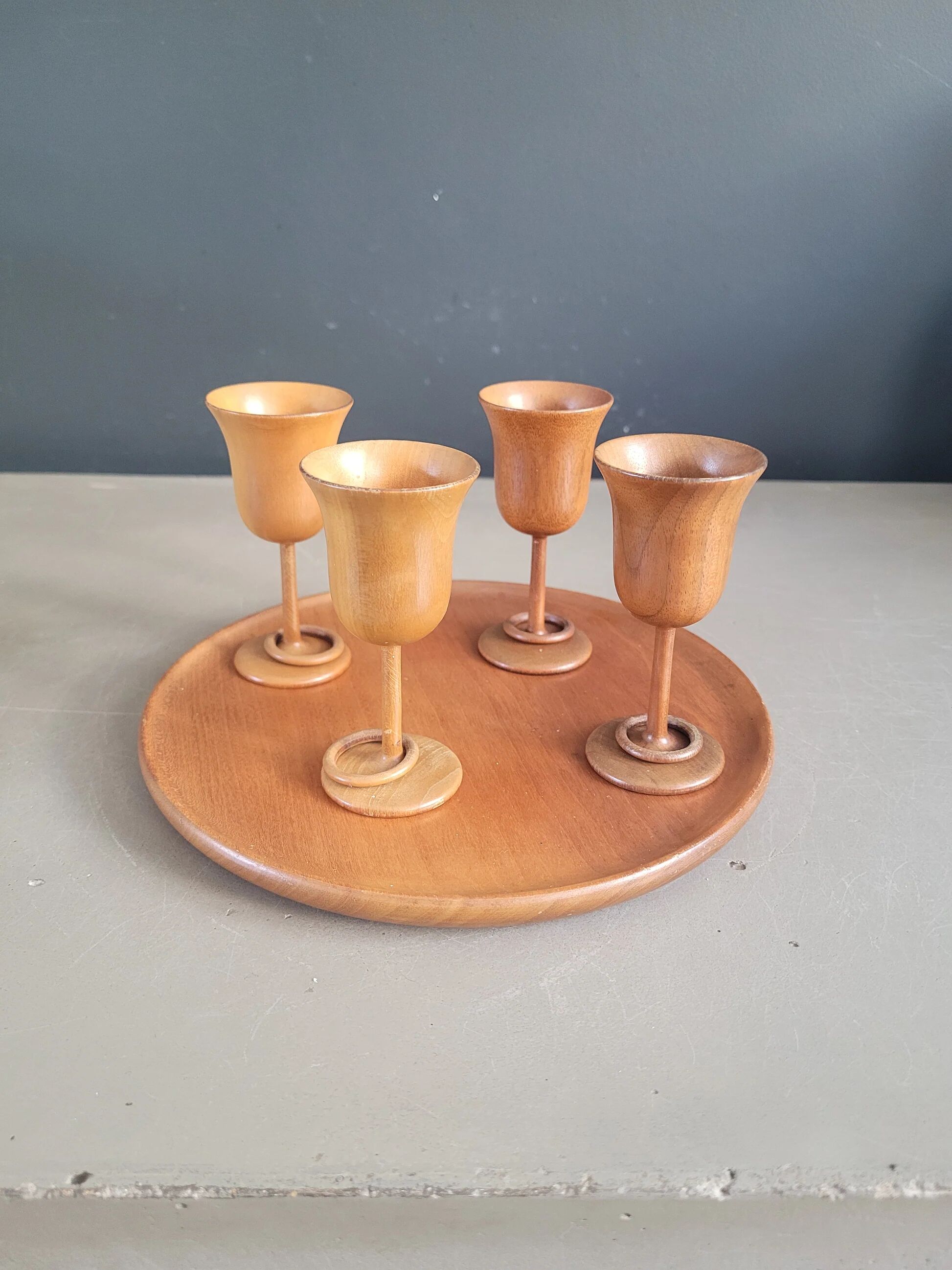 Ensemble 4 verres à liqueur + plateau en bois tourné Clay Compton, Gatlinburg, Tennessee