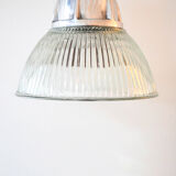 Suspension in ridged glass and support in polished cast aluminum