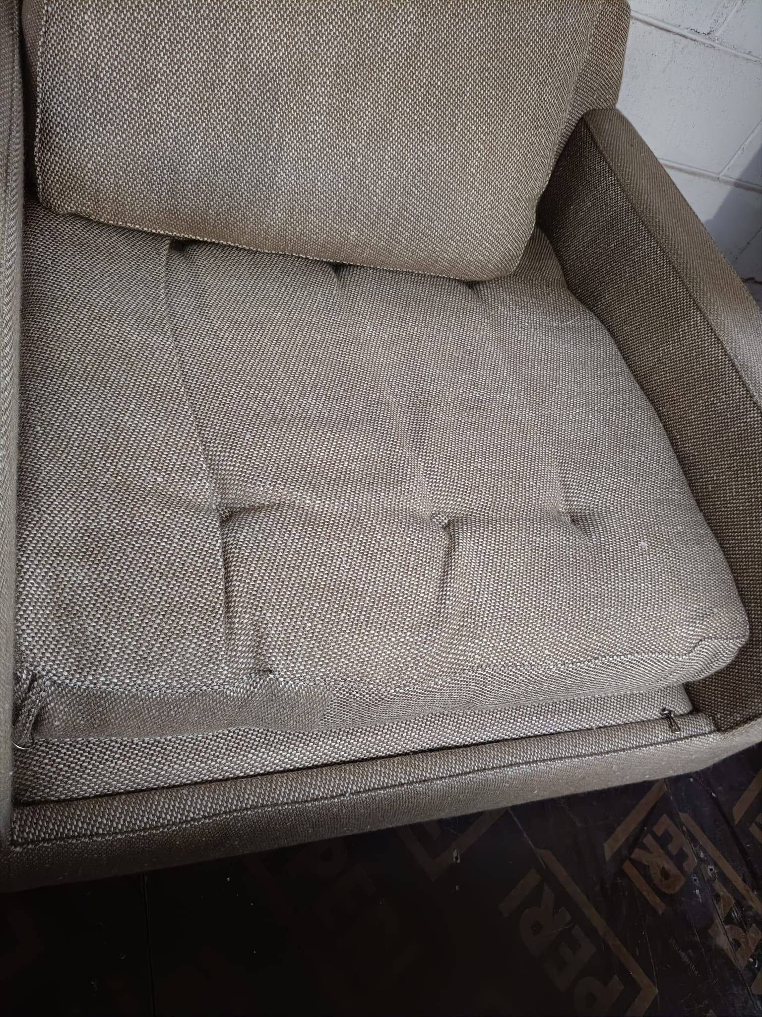 Paire de fauteuils des années 1960