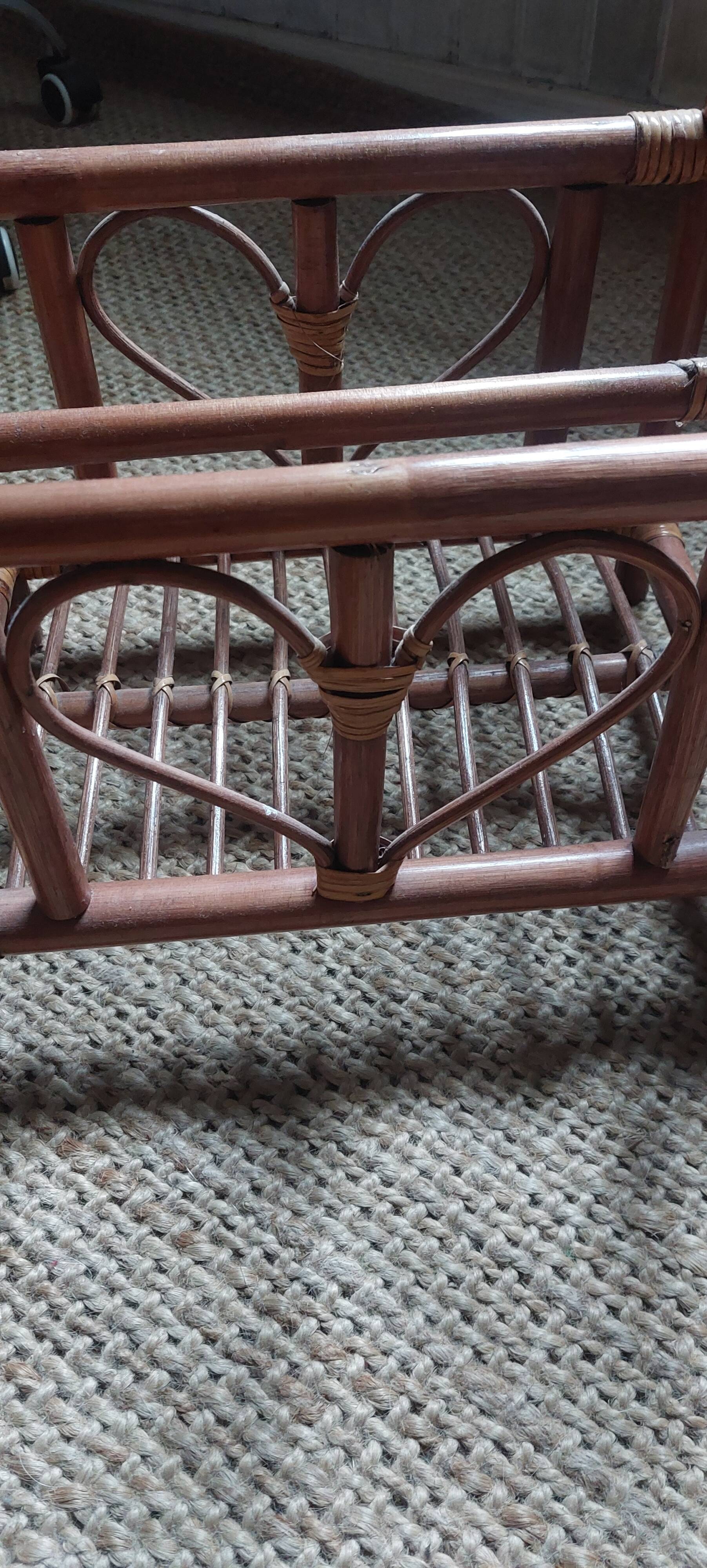 Porte revues en rotin