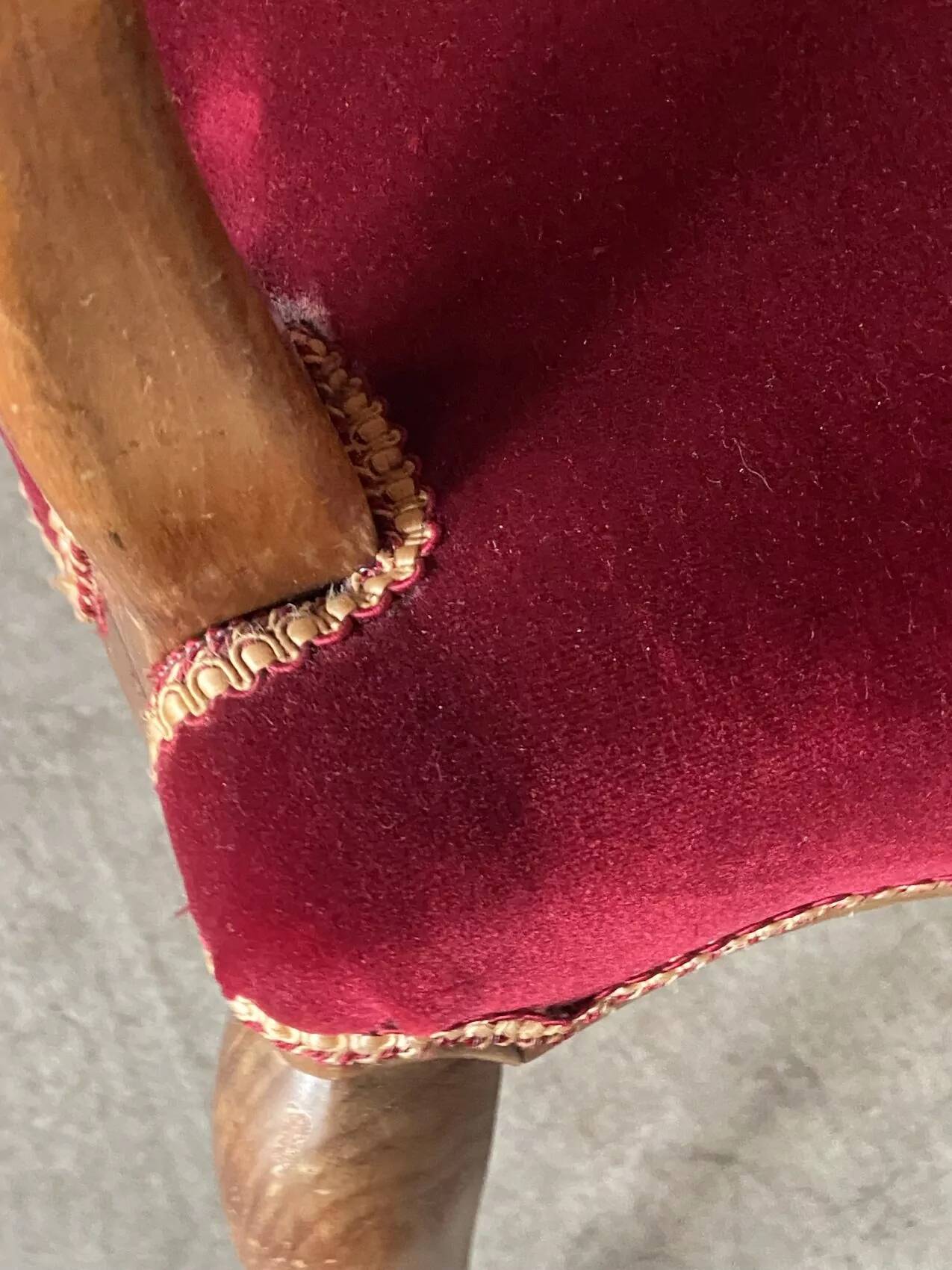 Set of 4 Louis XV style chairs in cherry wood – canework and burgundy velvet