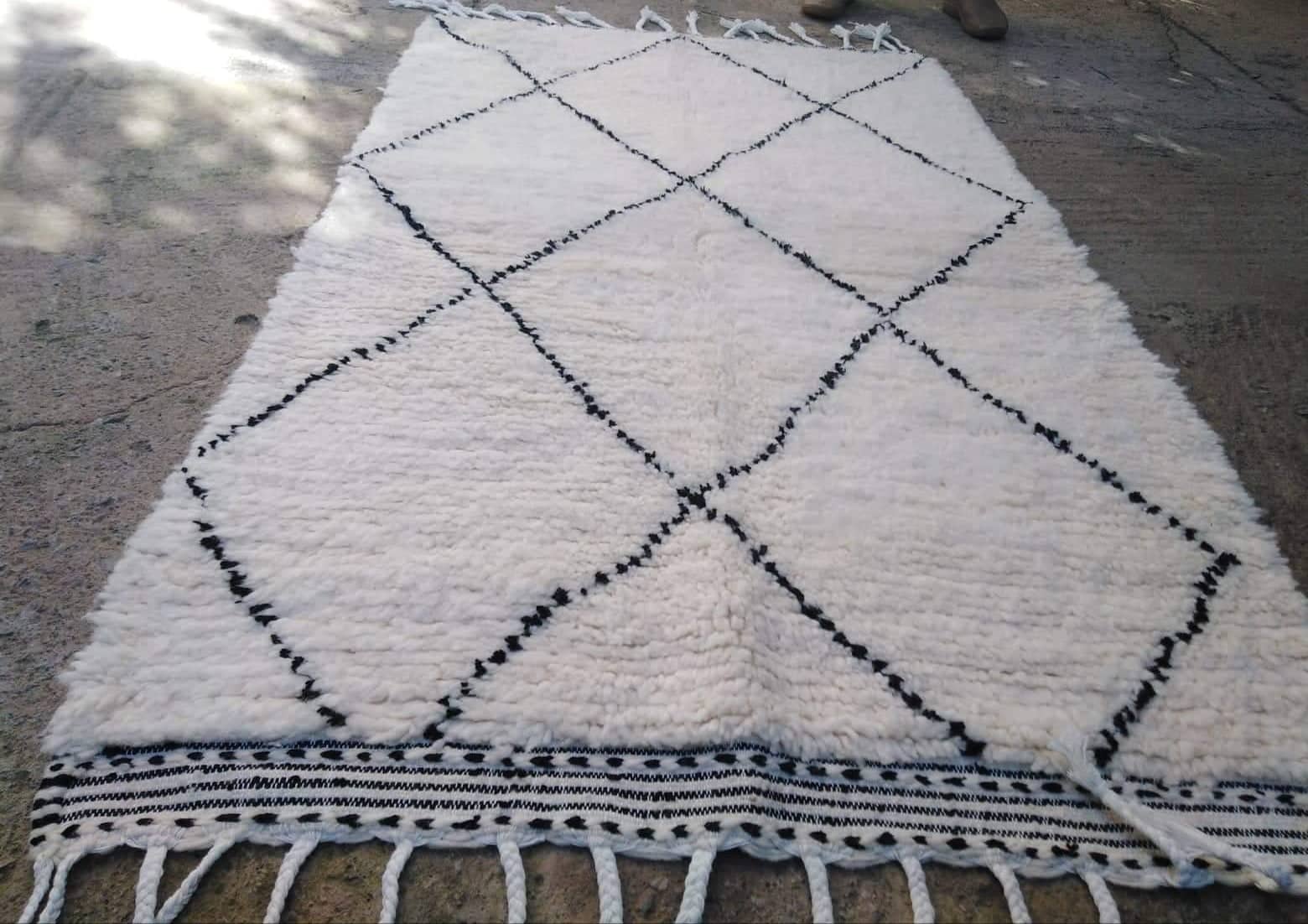 CARPET BENI OUARAIN 100% VIRGIN WOOL MAKES A NEW HAND