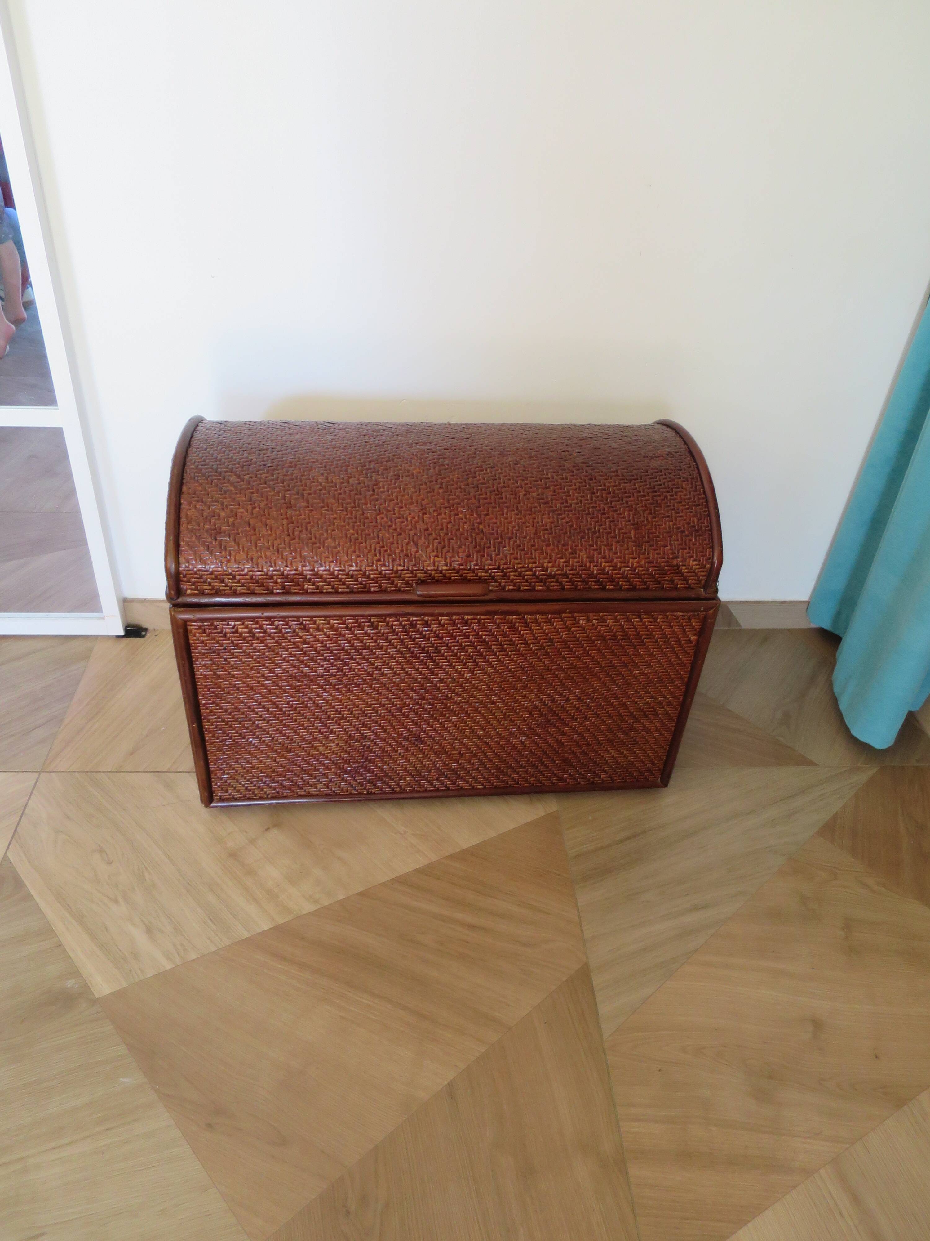 Vintage storage chest - curved - woven rattan - 1970s - mahogany colour